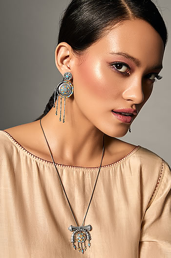 Chakrika Wall Earrings Chakrika Wall Earrings