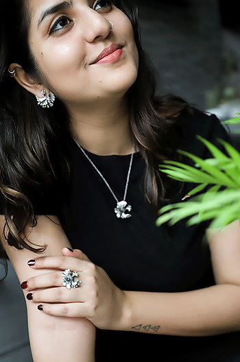 Hold Steady Earrings in 925 Silver