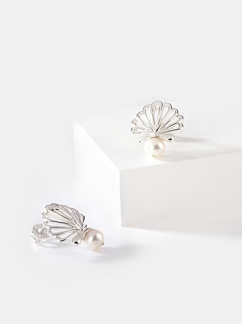 Pearl in the Sea Shell Earrings in 925 Silver