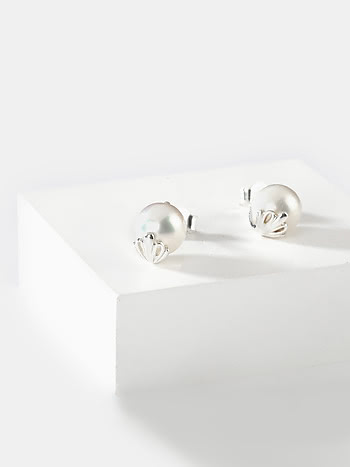 The Pearl-fect Earrings in 925 Silver