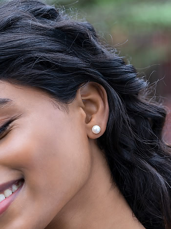 A Pearl of Love (8mm) Earrings in 925 Silver