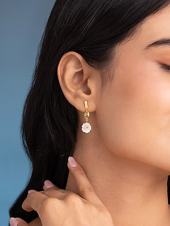 Blanc Flower Earrings in 925 Silver