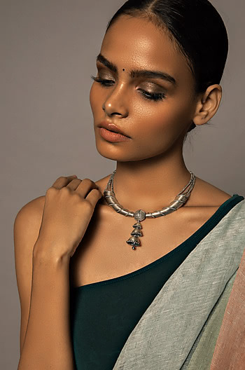 Narah Pillar Necklace Narah Pillar Necklace