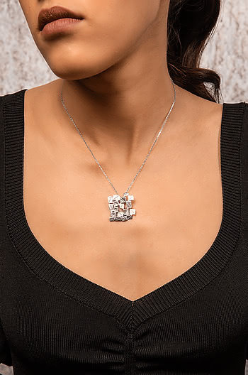 It Me Necklace