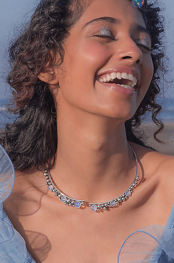 A Windy Walk Necklace