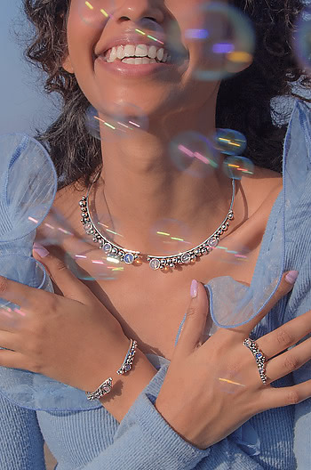 A Windy Walk Necklace