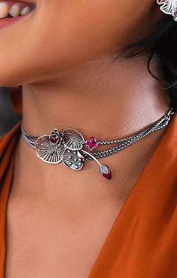 Rise Above Judgements Choker