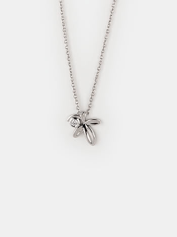 A Winter's Tale Leaf Pendant Necklace in 925 Silver