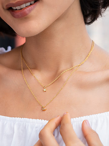 https://images.cltstatic.com/media/product/350/AL00395-SS0000-talking-to-the-moon-layered-necklace-in-gold-plated--silver-prd-1-model.jpg