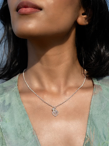 Shell We SwimNecklace in 925 Silver
