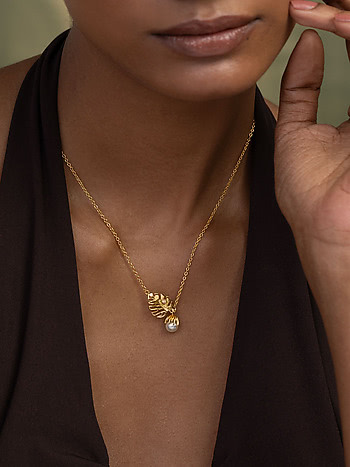 Thriving Leaf Necklace in Gold Plated 925 Silver