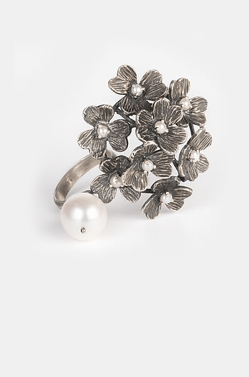 Eva H Ring