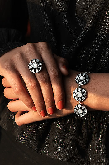All Eyes On You Ring