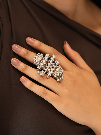 Srasta Step Ring in Oxidised 925 Silver