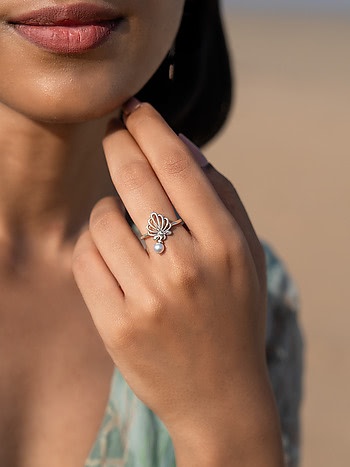 Shells On The Shore Ring in 925 Silver