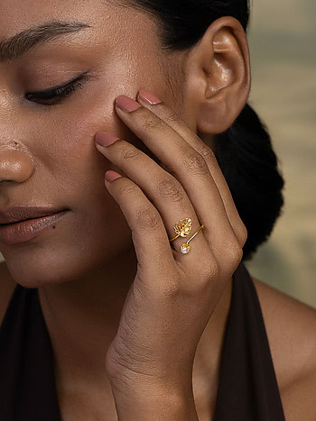 Crest Ring in Gold Plated 925 Silver