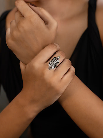 Valiant Archery Ring in 925 Silver