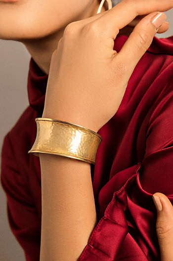 On Duty Bracelet in Gold Plating On Duty Bracelet in Gold Plating