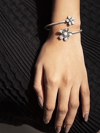 New design stylish silver plated kada Bracelets for girls and women .