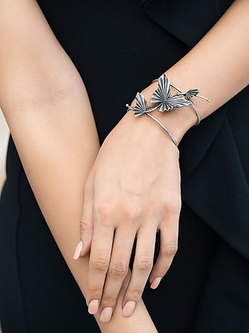 Caratlane deals butterfly bracelet