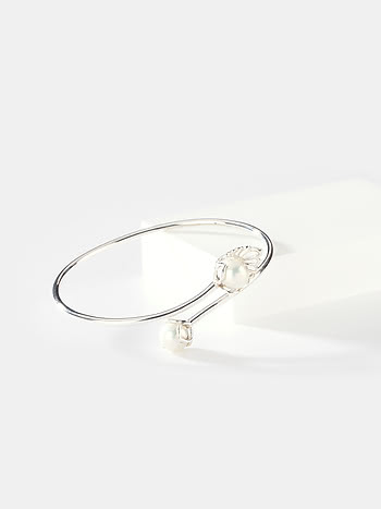 A Cozy Shell-Ter Bracelet in 925 Silver