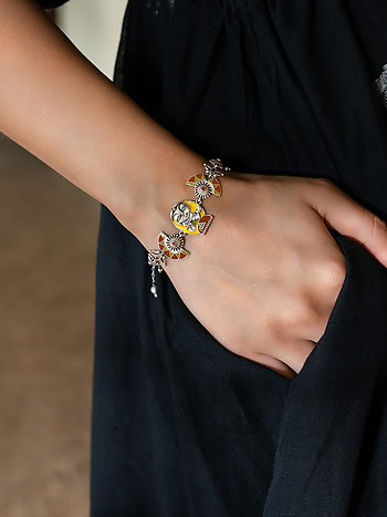 Shokhi Bracelet in Oxidised 925 Silver