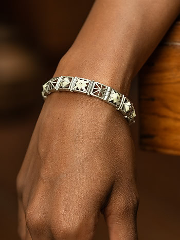 Chaukhdi Bangle in Oxidised 925 Silver