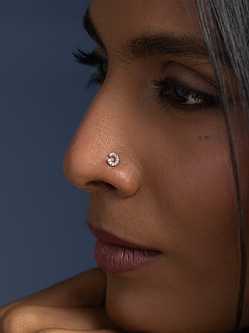 Minuscule Bow Nose Pin in 925 Silver