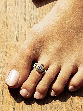 AGTR174 Silver Woven CZ Toe Ring | Royal Chain Group