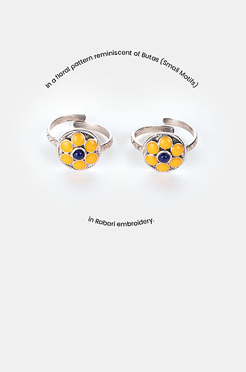 Buta Style Toe Rings