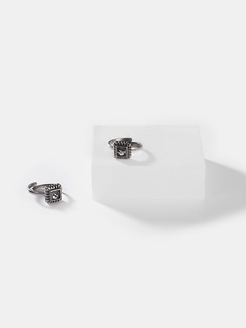 Dorothea Mill Toe Rings in 925 Oxidised Silver