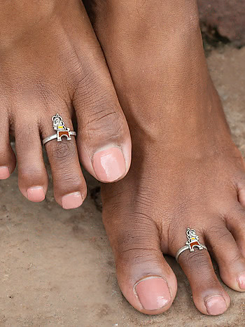 Caratlane silver clearance toe rings