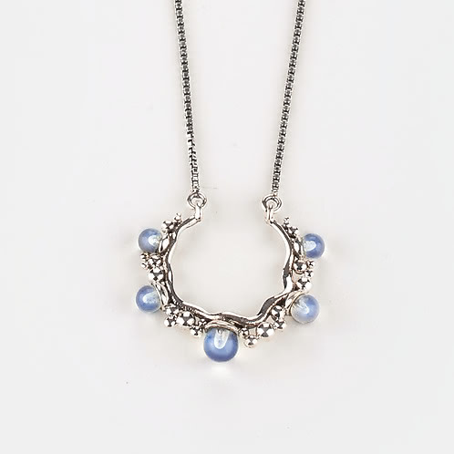 A Sunday Siesta Necklace in 925 Silver