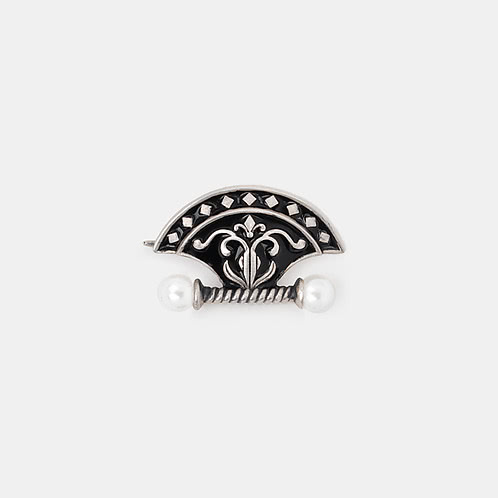 Untamed Axe Broch Pin in 925 Silver