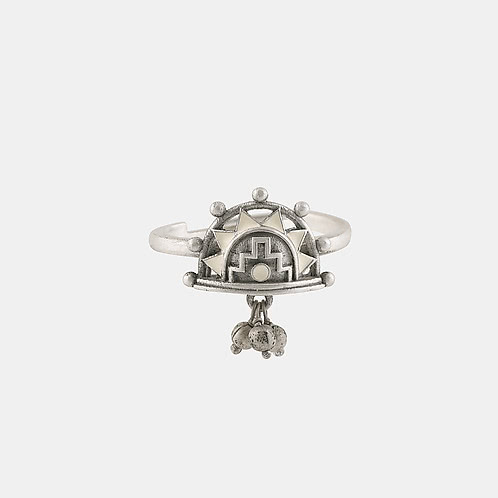 Nisrayani Ring in Oxidised 925 Silver