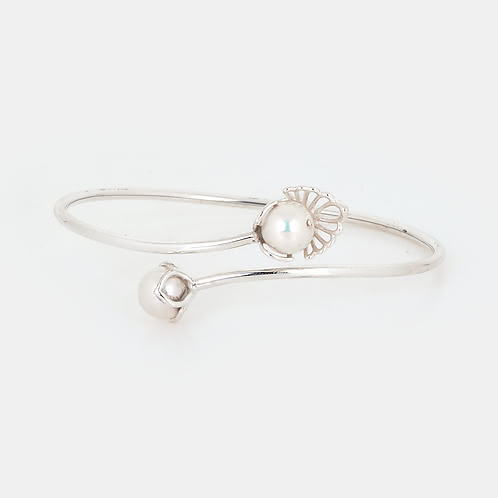 A Cozy Shell-Ter Bracelet in 925 Silver