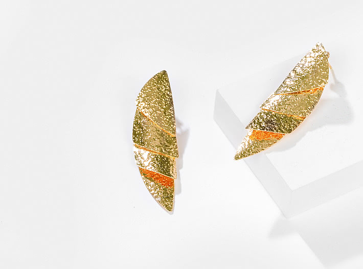 Moving On Earrings in Gold Plating