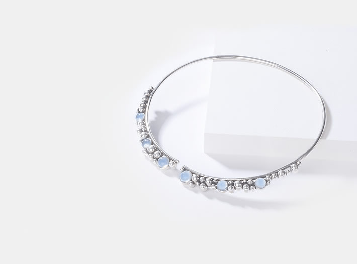 A Windy Walk Necklace