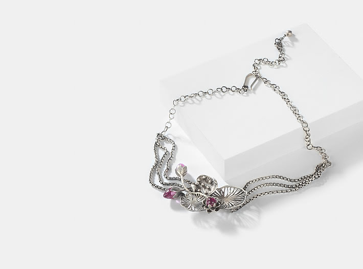 Rise Above Judgements Choker