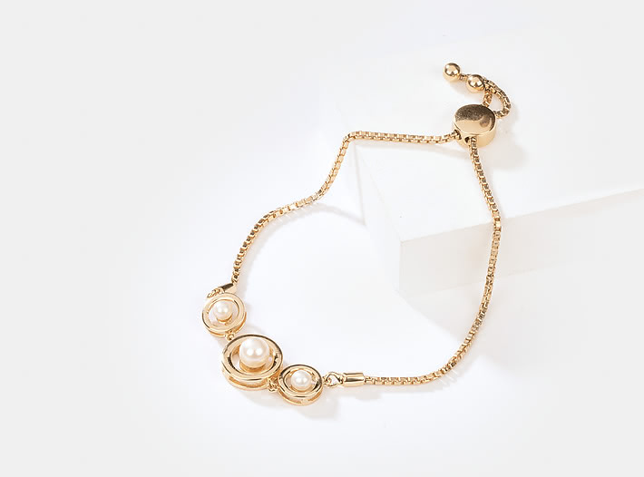 Multitasker Bracelet in Gold Plating