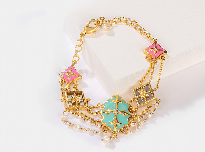 Baari Barsi Bracelet in Gold Plated Brass