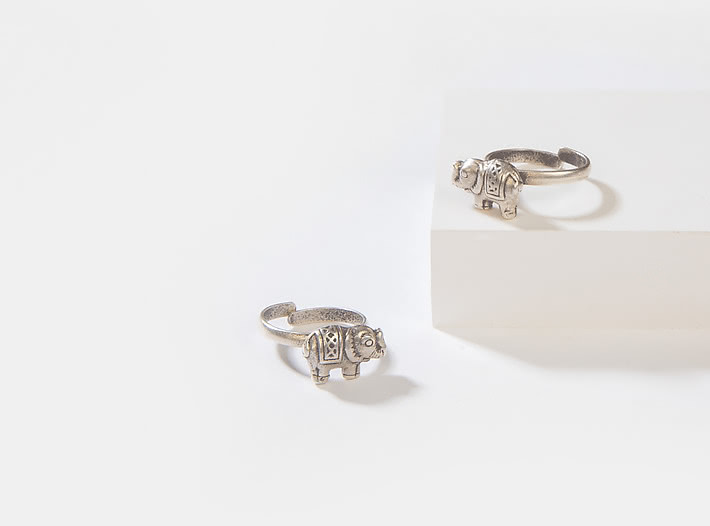 Antique Be Herd Toe Rings